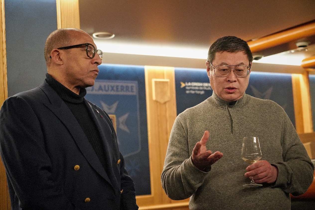 法國足協(xié)主席迪亞洛做客歐塞爾，并與董事會主席周云杰會晤
