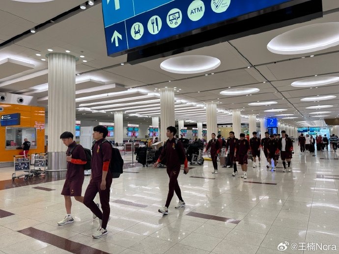 進(jìn)入客戰(zhàn)沙特最后沖刺！國足離開迪拜，乘坐班機(jī)前往利雅得