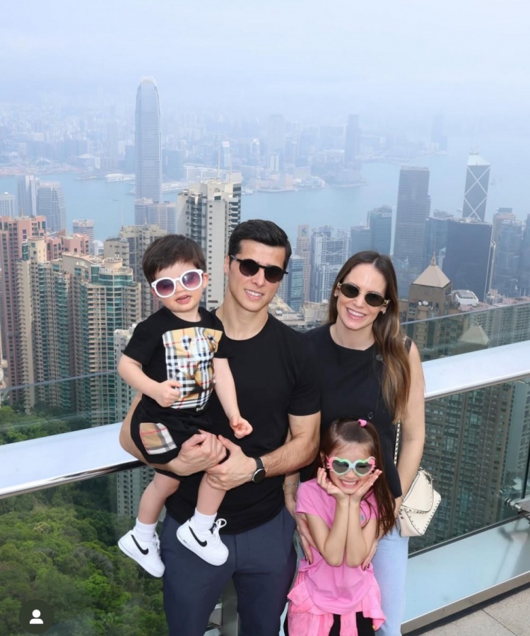 特謝拉帶家人赴中國香港過周末，陳晉一留言：這是個好地方
