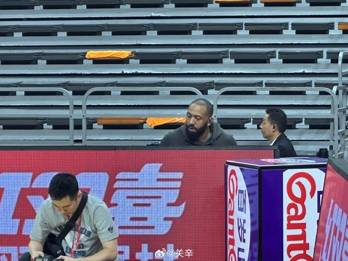 今晚不打？廣東主場迎戰(zhàn)廣廈 吉倫沃特一身便裝現(xiàn)身球館