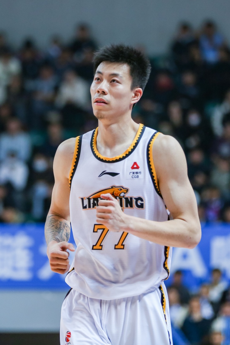 媒體人：張鎮(zhèn)麟、韓德君將因傷缺席今晚對(duì)陣北控的比賽