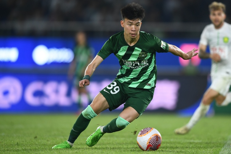打幾分？浙江小將王鈺棟半場(chǎng)數(shù)據(jù)：觸球19次，2次射門0射正