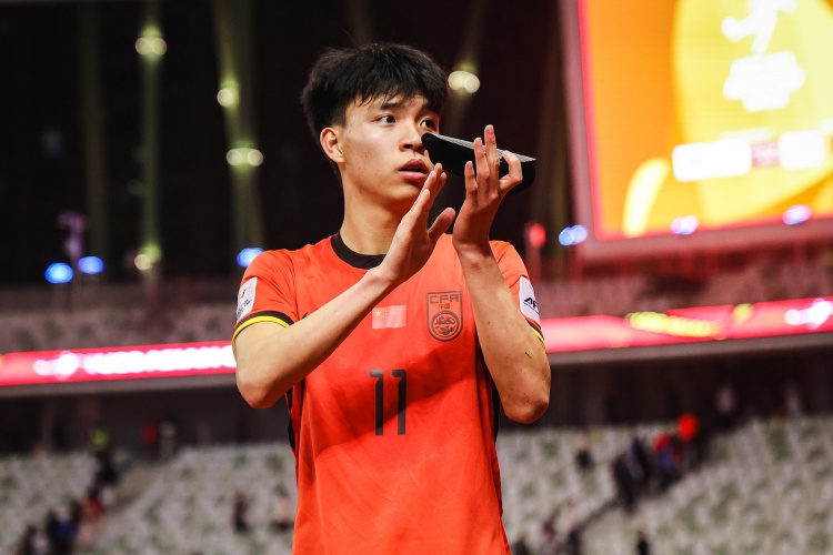 期待首秀！18歲王鈺棟入選中澳戰(zhàn)名單&穿11號，首進國足正賽名單